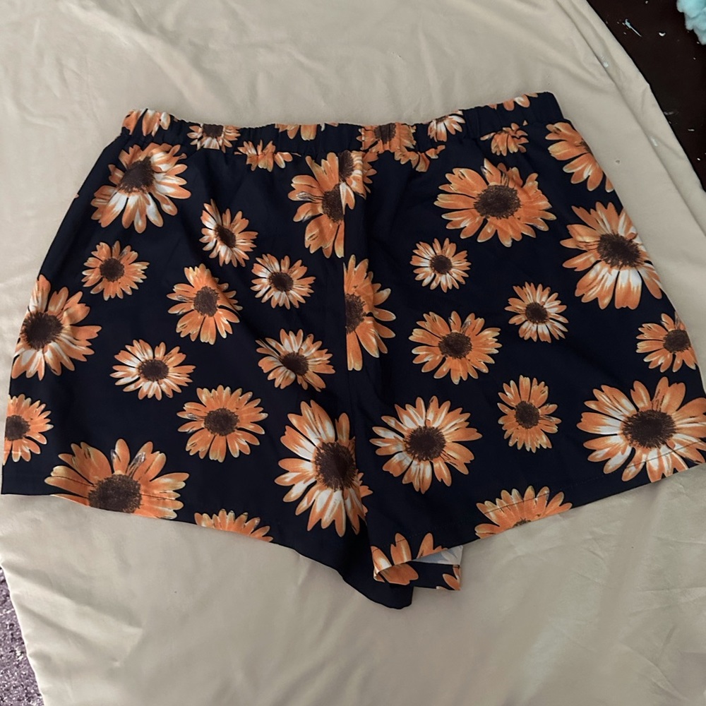 Shorts - Picture 4 of 5